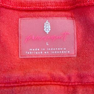 Free People Hot Shot Onesie Size L.
Comfy + versatile! Great condition.